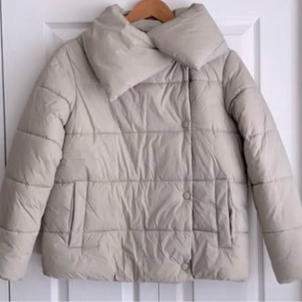 Puffer Jacket in Light Beige
